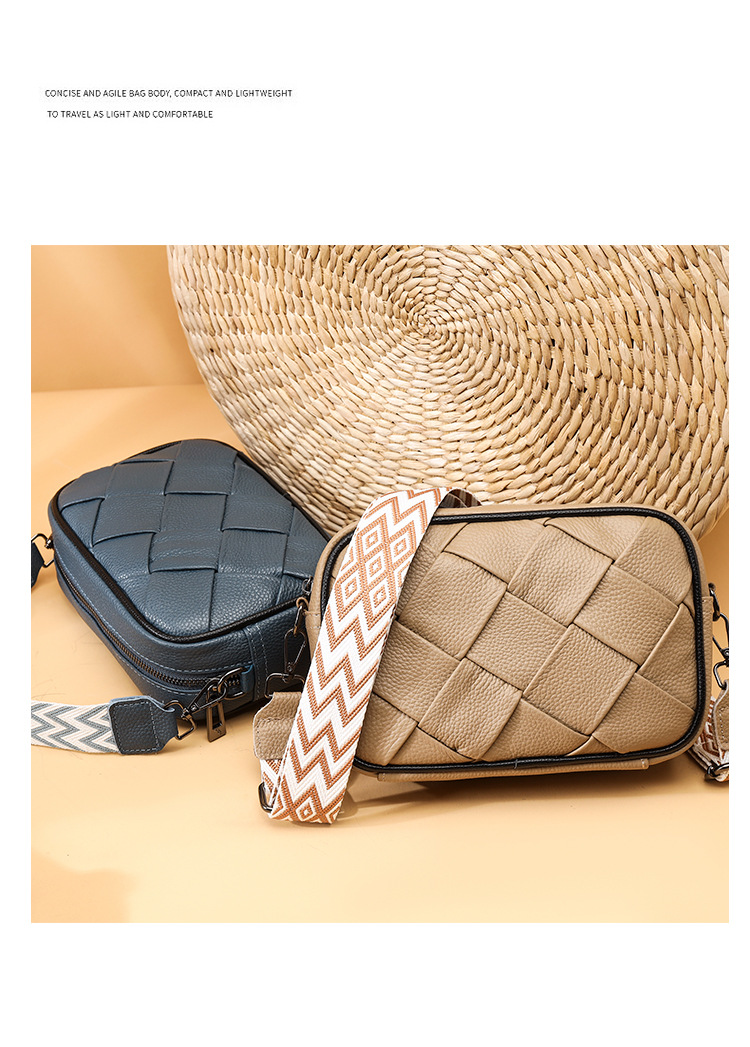 Women's Leather Crossbody Bag With Wide Strap And Diamond Pattern_voghion.com