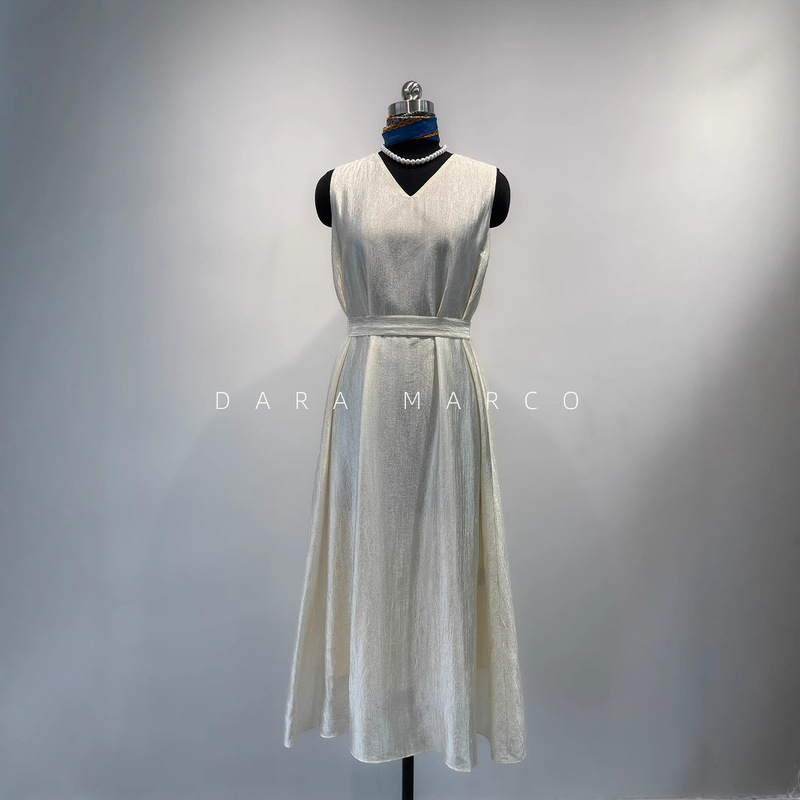 "Brilliant" D-Made Series of Light-Textured Acetate V Neck Sleeveless Elegant High-Quality Lace-Up Dress