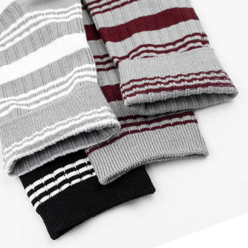 Nuevos calcetines de algodón en blanco y negro calcetines de algodón para mujer otoño e invierno nuevos calcetines a media pierna calcetines a rayas calcetines de algodón del todo fósforo estilo universitario
