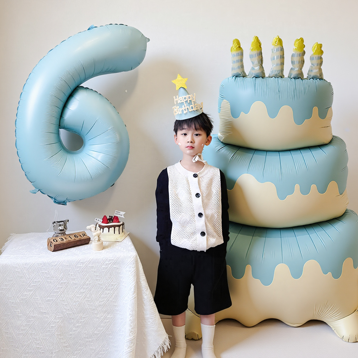 Staande taartballonnen, blauwe cijfers, verjaardagsdecoraties, scènedecoraties voor jongens van 5 jaar, fotorekwisieten_voghion.com