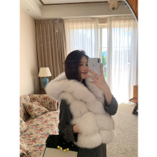 夫人不爱荔枝皮2025新款进口整皮面包块狐狸毛皮草马甲连帽女短款