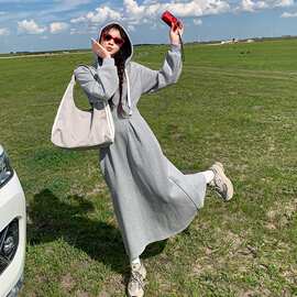 小个子灰色连帽长袖连衣裙女深秋初冬季2025新款韩系穿搭卫衣长裙