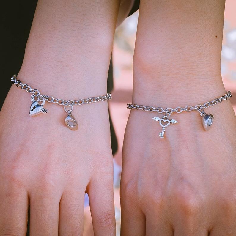 European and American Love Magnetic Bracelets for Men and Women, Niche Design Magnets, Key Locks, Couple Hand Accessories Wholesale