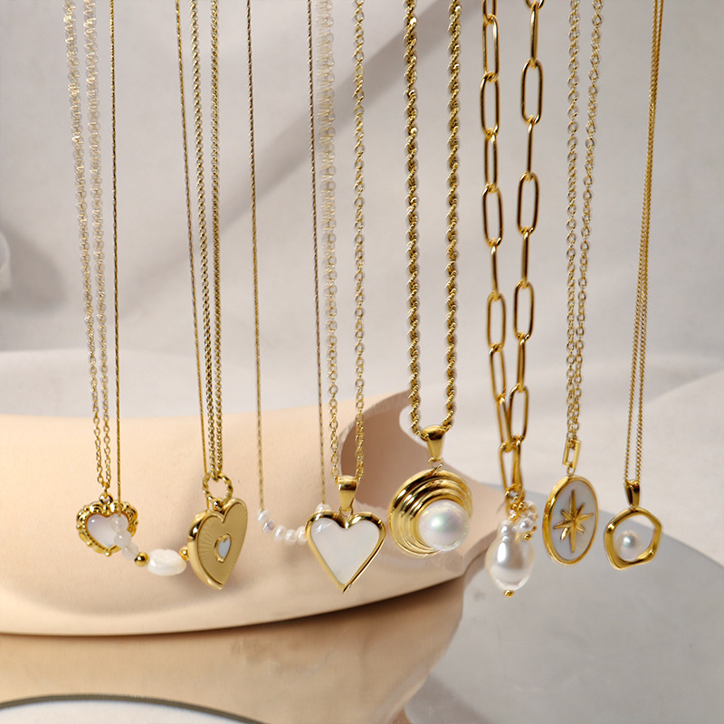 Collier de perles de coquille d'amour minimaliste avec rétention de couleur pour la niche féminine collier de chaîne plaqué sentiment haut de gamme_voghion.com