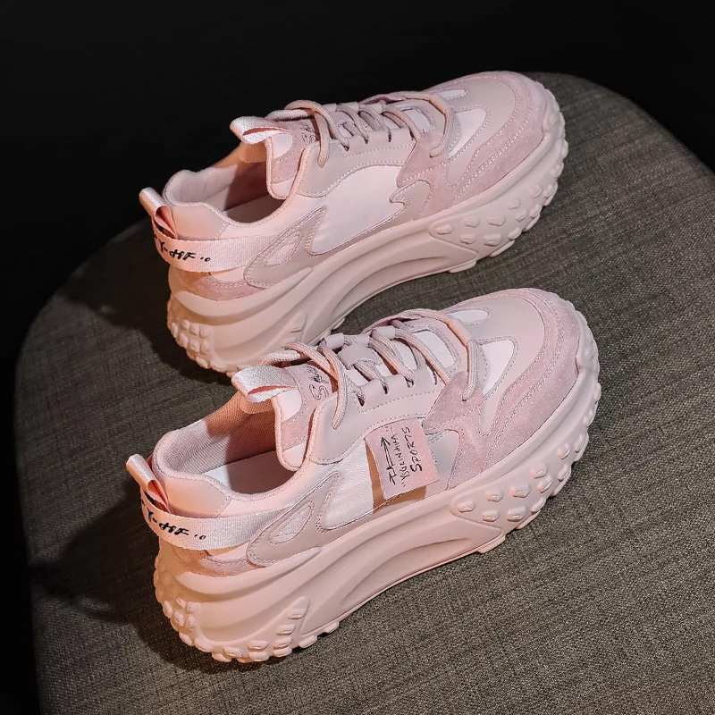 Kleine weiße Schuhe mit dicken Sohlen für Damen im Frühjahr 2023, neue Studenten-All-Match-Casual-Sport-Papa-Schuhe, farblich passende Forrest Gump-Schuhe_voghion.com