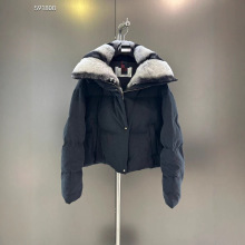 2025秋冬新款 帅气时髦 轻盈时尚 龙猫色濑兔毛领拼接鹅绒服