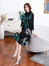 工厂直供高端大码重工刺绣连衣裙女2021冬季新款宽松遮肚蕾丝长裙