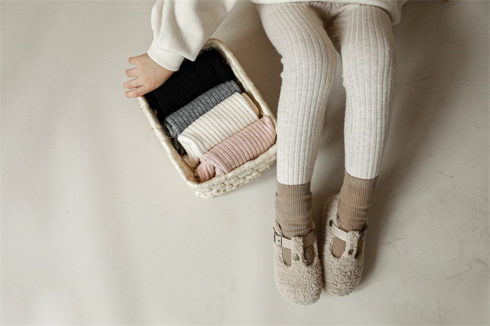 Basic Solid Color Cotton Blend stitch-detail pants & Leggings display PEPE 3