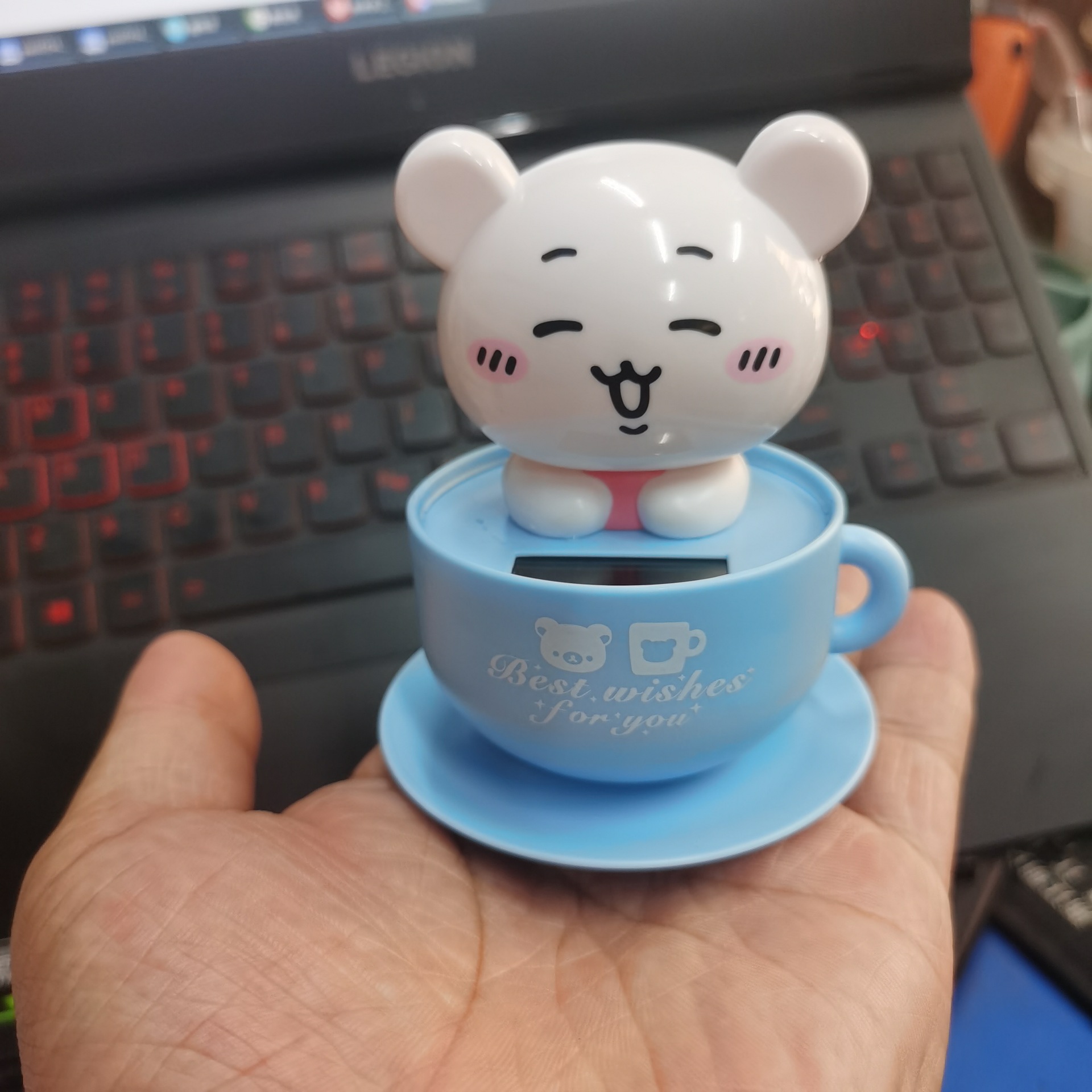 Solar-Powered Panda Bobblehead Ornament, Cute Cartoon Car Interior Creative Decoration, New Model Nodding Doll for Car
