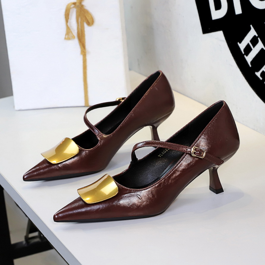 6093-K206 European and American retro hand grip pattern with a straight heel buckle and metal decoration, pointed shallow mouth fashionable women's shoes