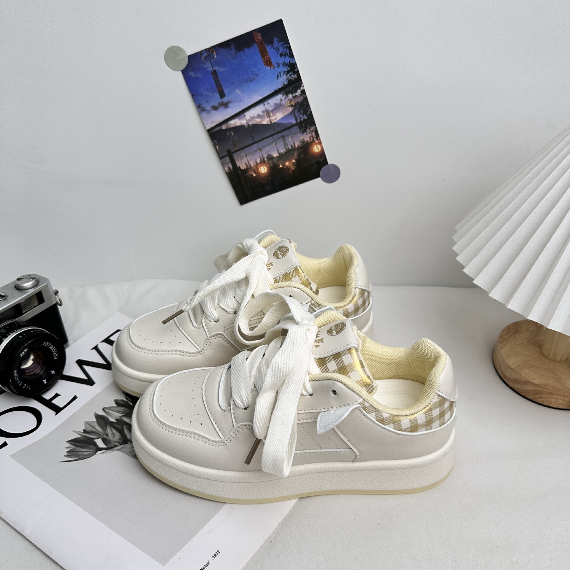 Yuanbo 2025 primavera zapatos blancos bajos zapatos de mujer zapatos casuales de plataforma de todo fósforo zapatos de mujer de moda coreana image 3