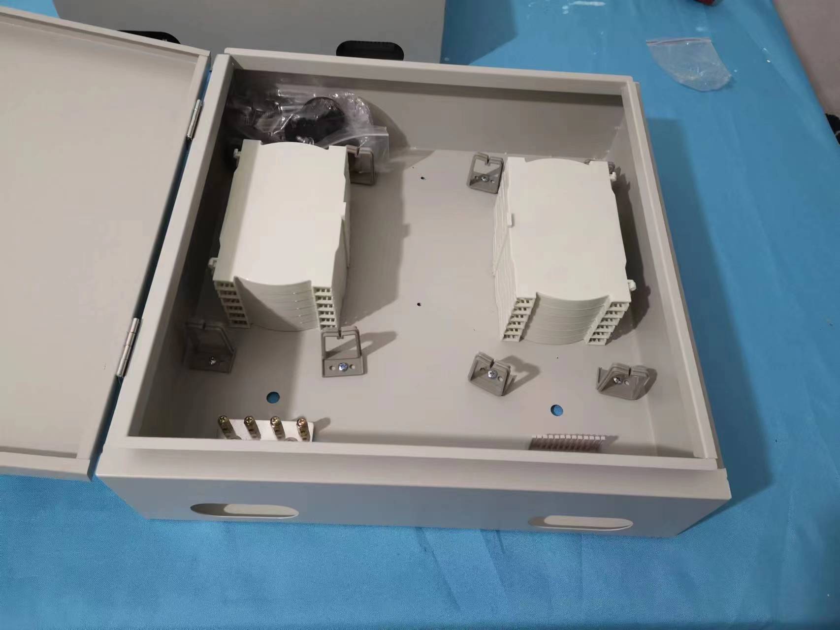 144芯直熔箱内部