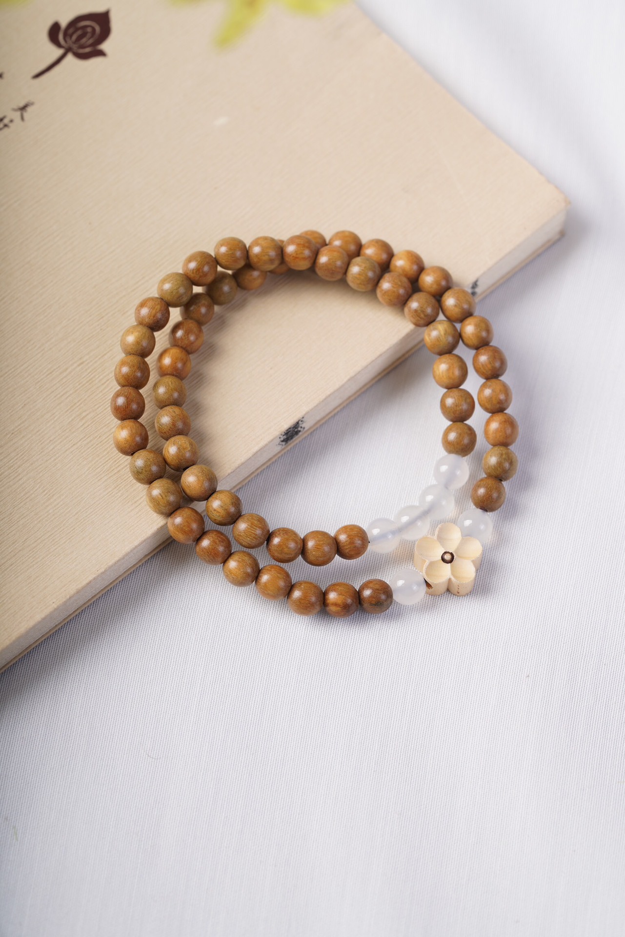 녹색 백단 꽃 팔찌