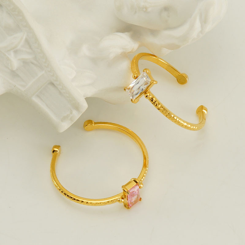 Nuevo anillo cuadrado de circón con incrustaciones de acero inoxidable transfronterizo para mujeres anillo de acero de titanio de lujo ligero versátil europeo y americano en stock al por mayor