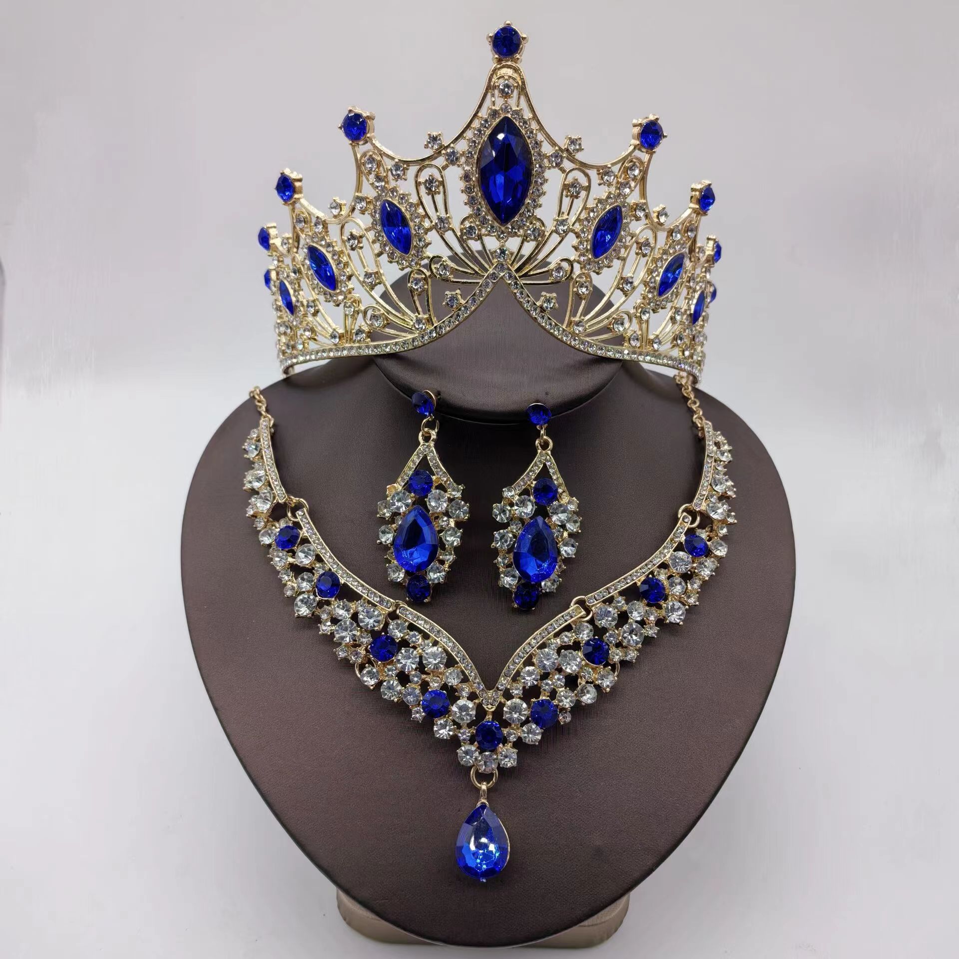 Collar de corona europea y americana traje de tres piezas tocado de novia ojo de caballo vestido de lujo barroco corona venta caliente