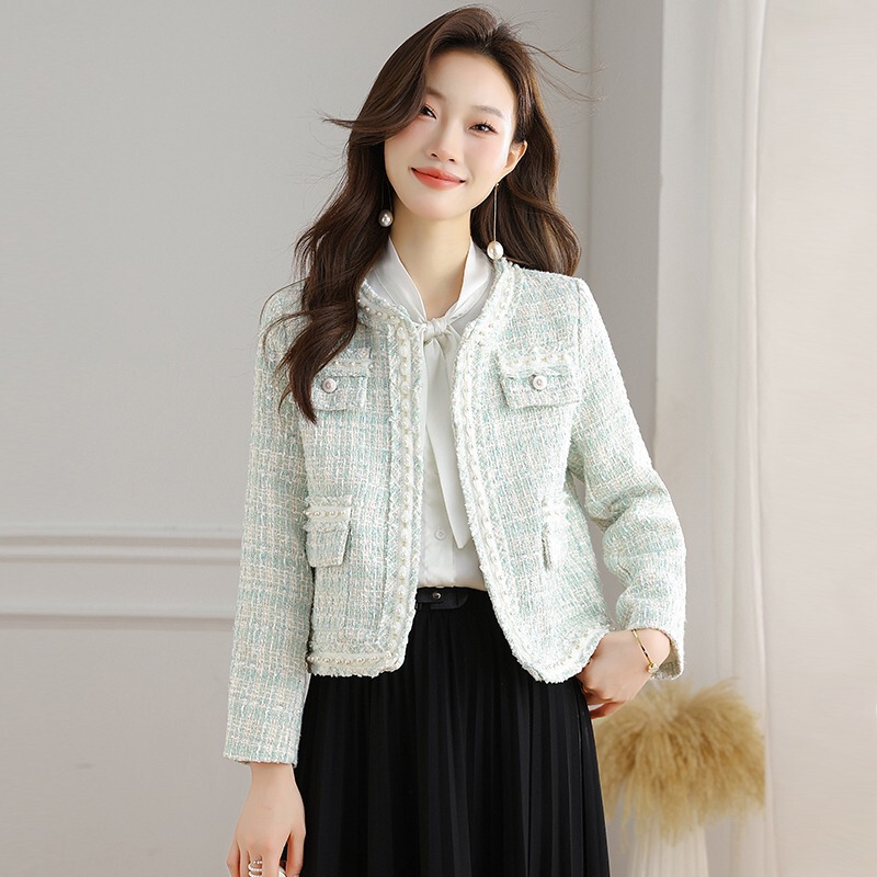 Spring and Autumn Commuter Style Elegant Pearl-Trimmed Tweed Slim-Fit Short High-End Chanel-Style Jacket for Women Spring and Autumn Commuter Style Elegant Pearl-Trimmed Tweed Slim-Fit Short High-End Chanel-Style Jacket for Women