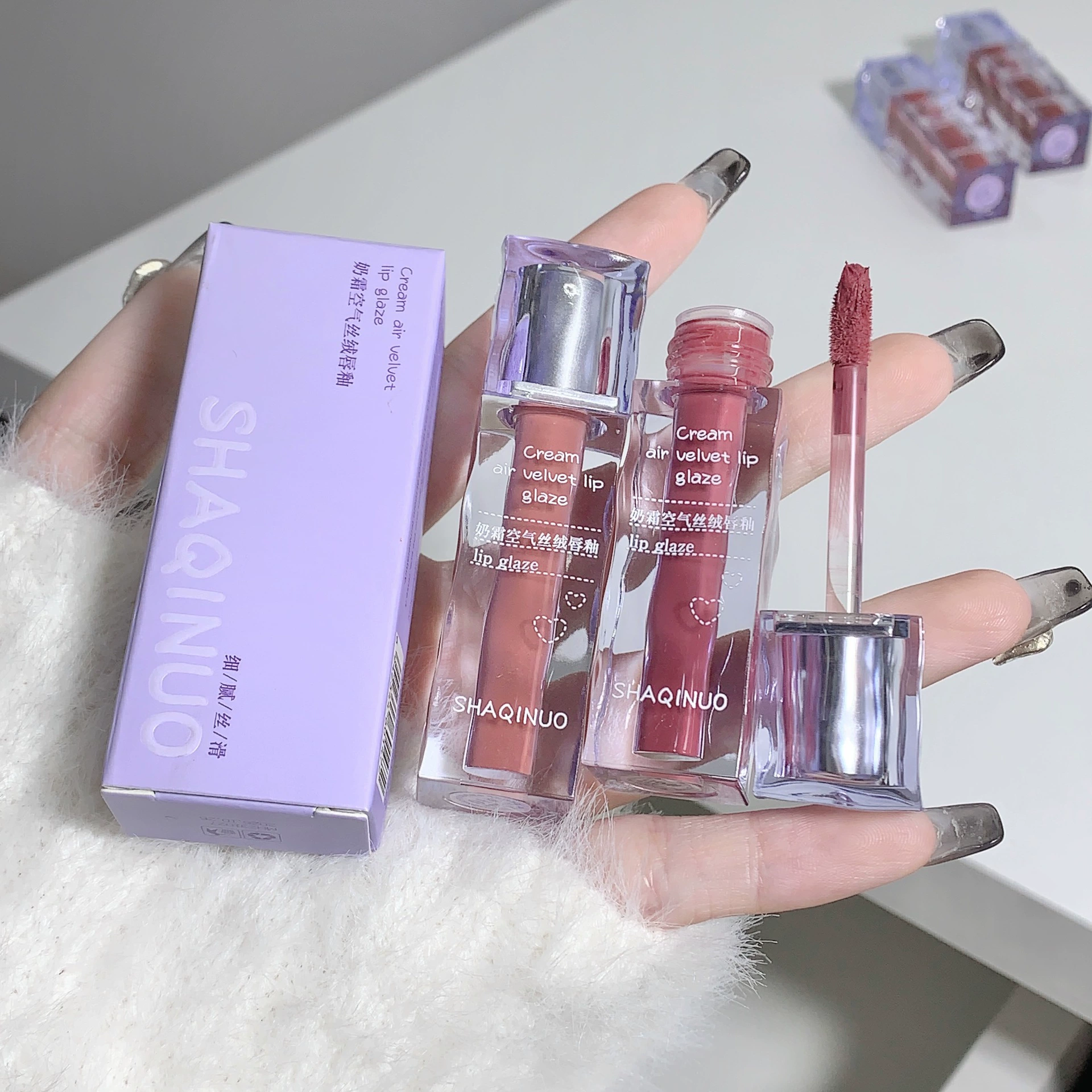 Matte lip gloss, vitaminised lipstick, translucent shading