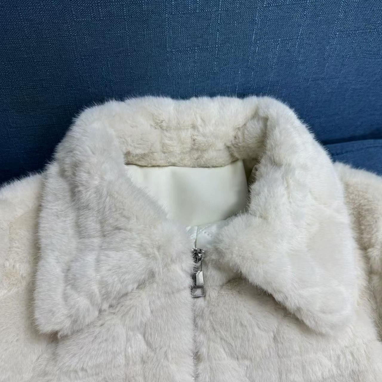 Пуховик короткий из хлопка с бархатом и утеплением