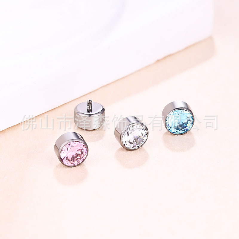 16G labret stud size and finish detail