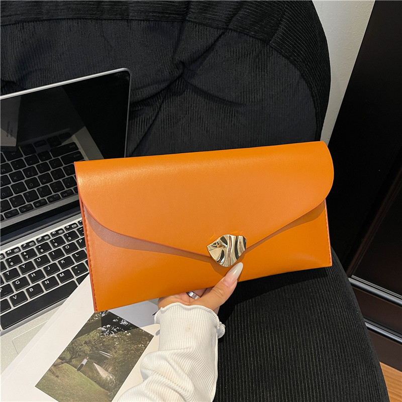 Tendencia de estilo extranjero nueva bolsa de sobres de gran capacidad de otoño 2025 moda casual simple estilo coreano bolso de mano de mujer