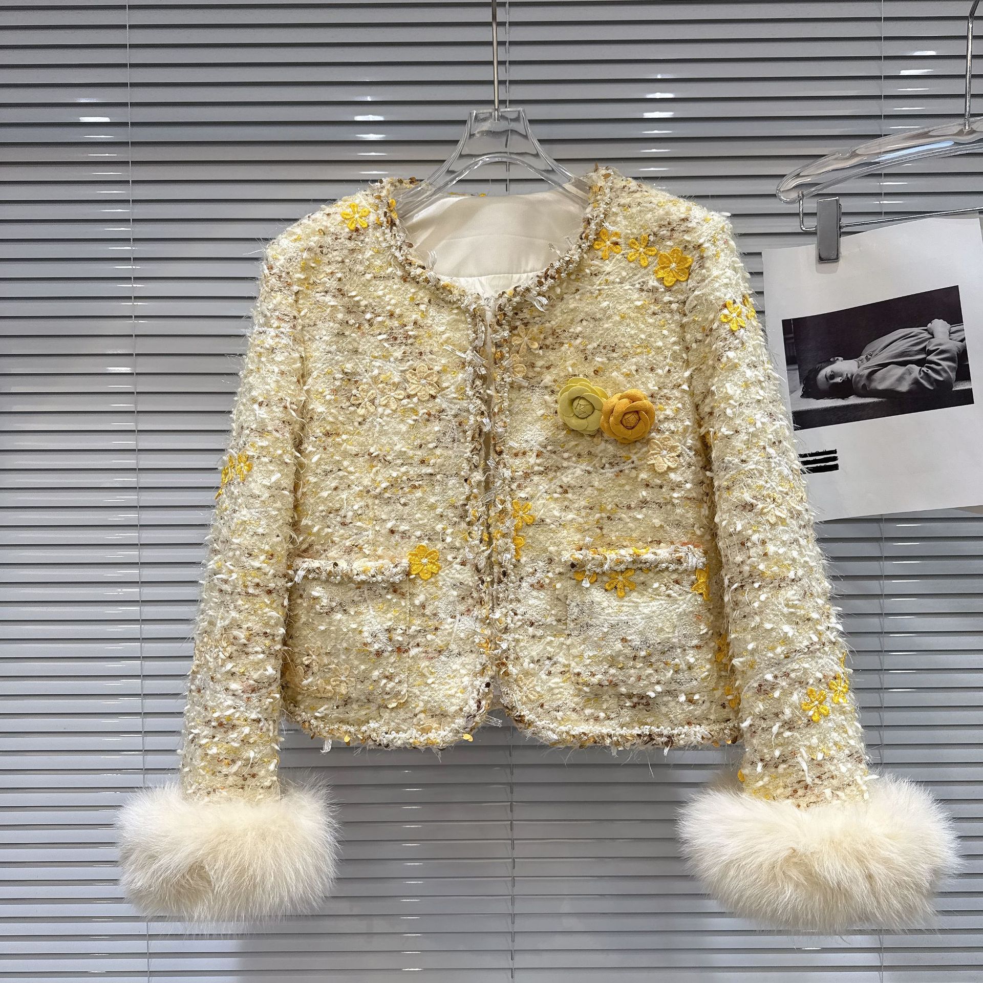 2025 New Winter High-End Model Celebrity Fox Fur Sleeve Tweed down Lining Short Jacket for Women