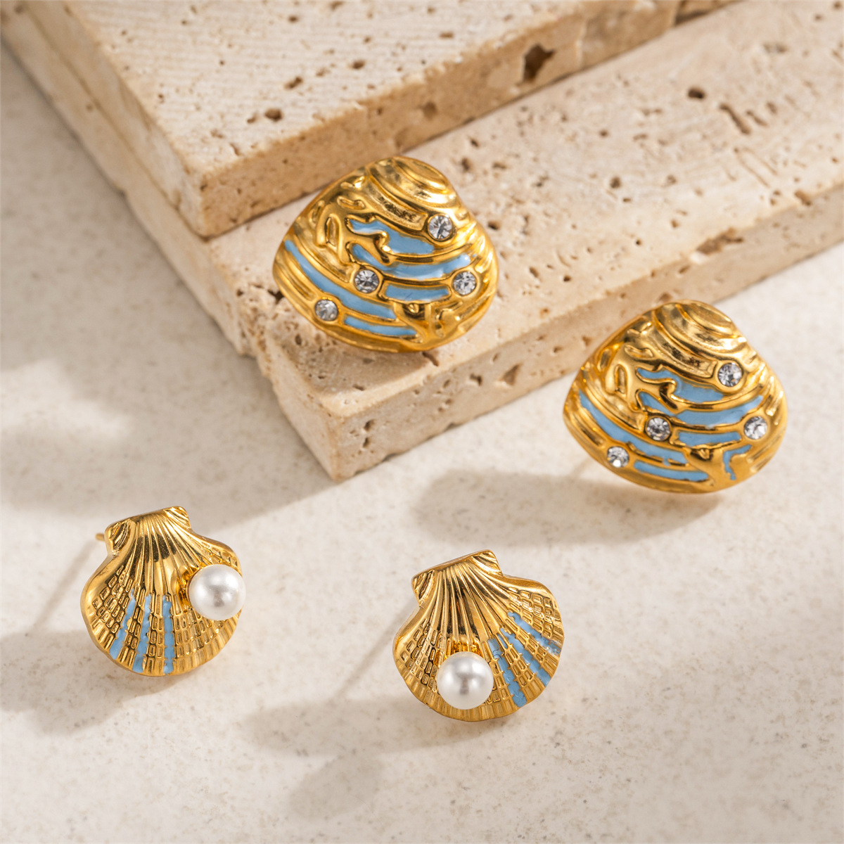 Taena Pendientes de acero inoxidable europeos y americanos Pendientes de concha de todo fósforo de moda simple y de alta gama Joyería explosiva transfronteriza de lujo ligero