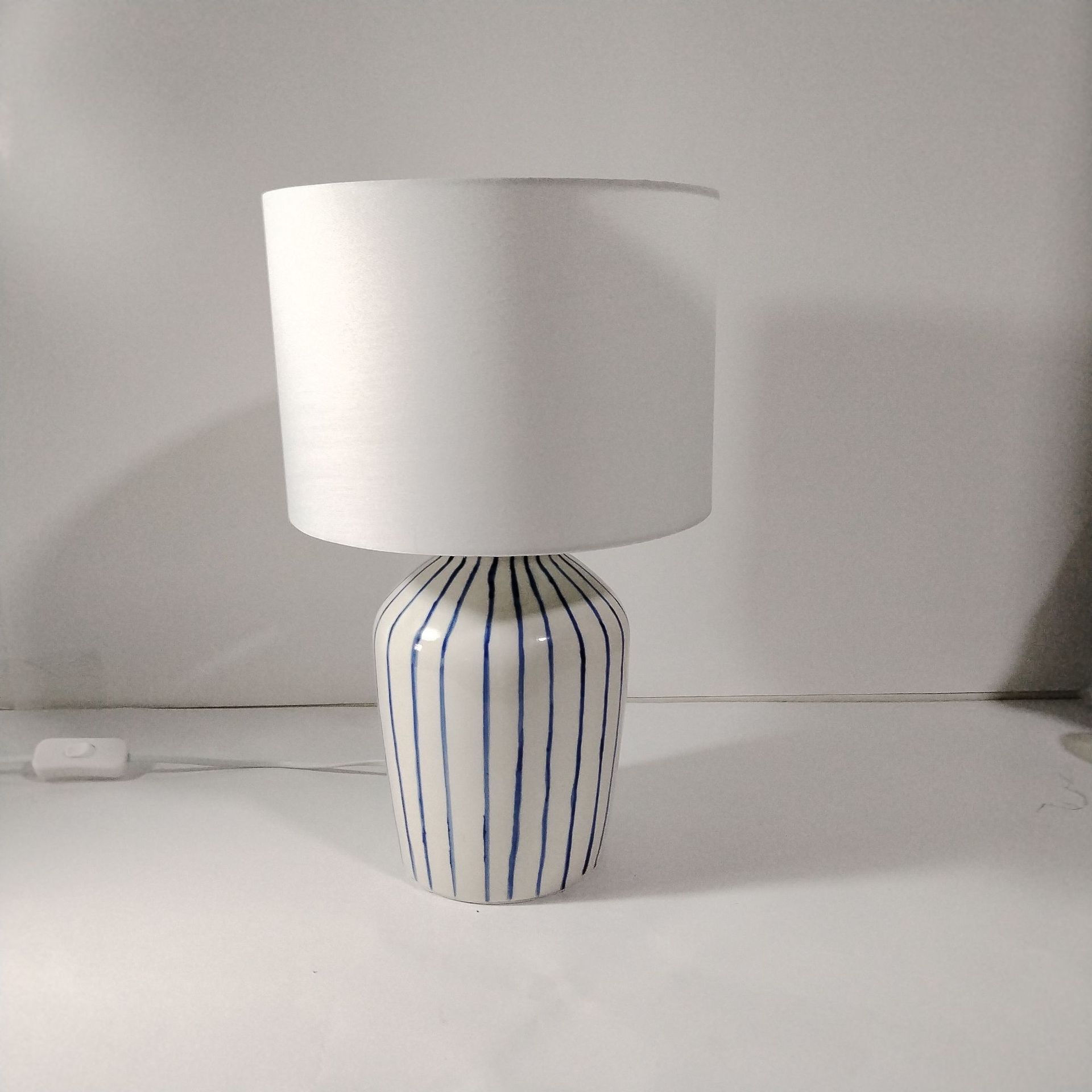 Lámpara de escritorio de cerámica retro rayada