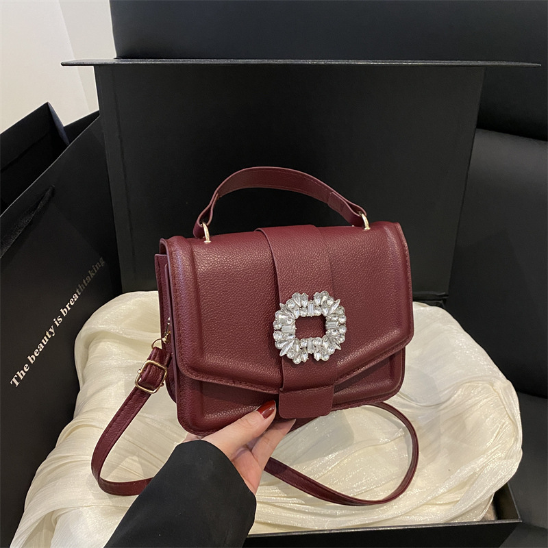 Bolso popular este año 2025, nuevo estilo simple de moda, mochila con patrón de litchi, bolso de viento simple, bolso de hombro casual.