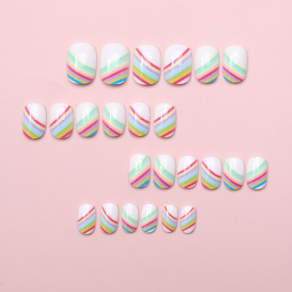 Juego de 24 piezas de uñas postizas para niños con diseño de dibujos animados, desmontables con adhesivo y exquisito diseño.