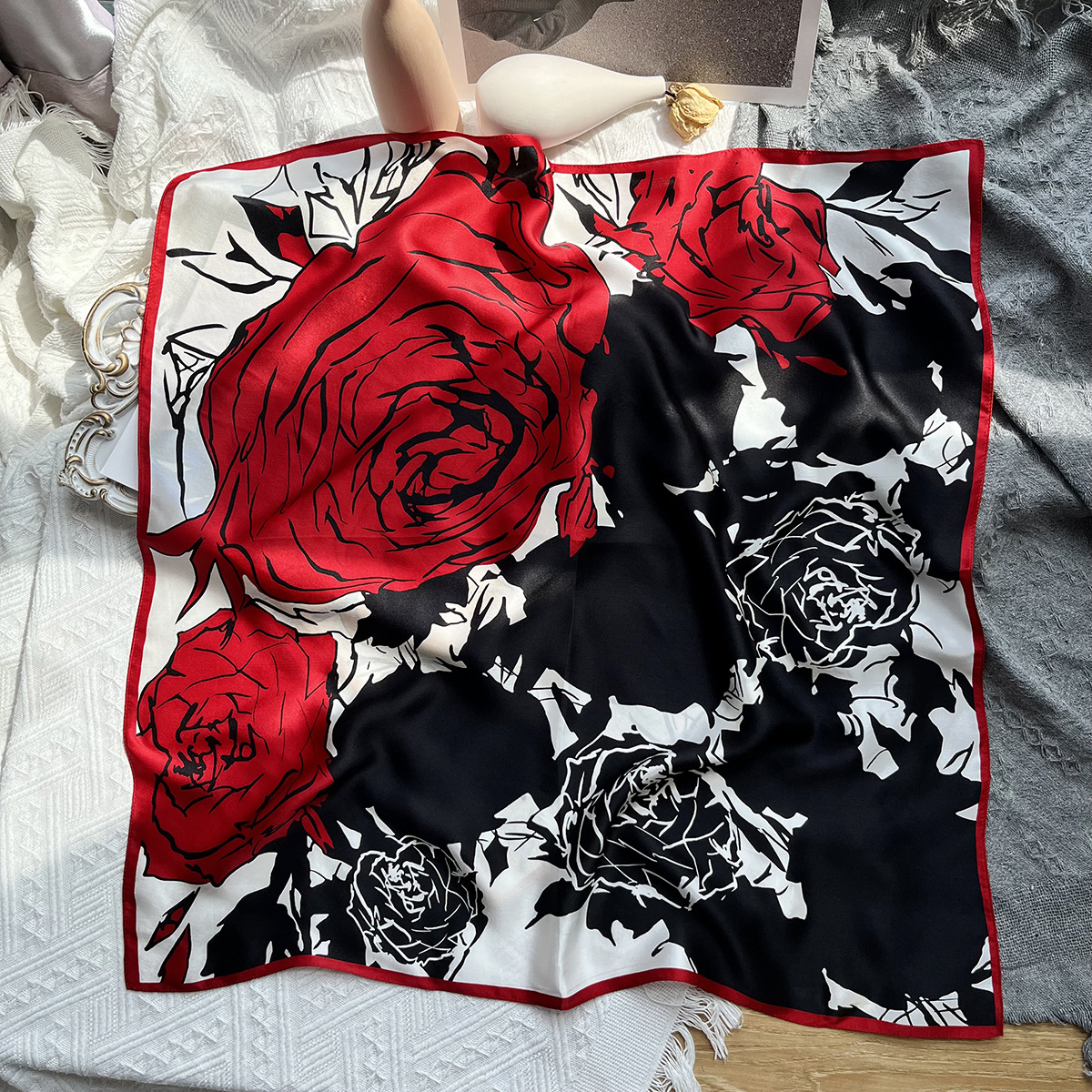 Women's Elegant Simple Style Flower Mulberry Silk Printing Silk Scarf display picture 7