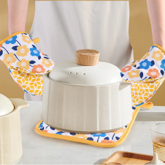 Amazon New Silicone Pot Holder Cute Small Flower Style Baking Kitchen Glove Pot Holder with Hook