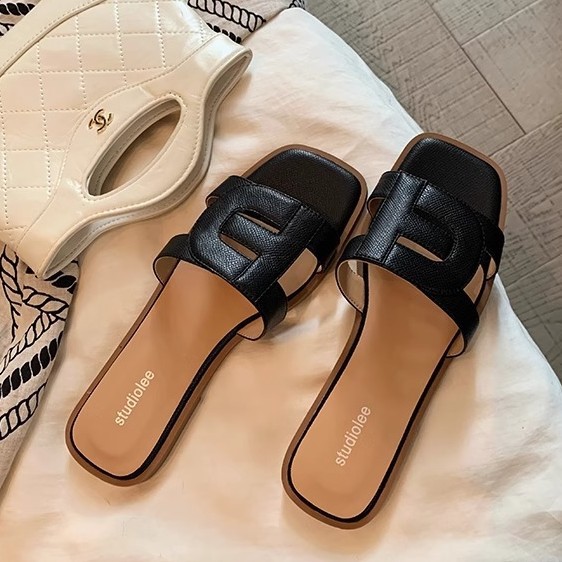 Grape Mom verano nuevo estilo hueco delgado cabeza cuadrada fondo suave fondo plano todo fósforo playa de una palabra pantuflas mujeres