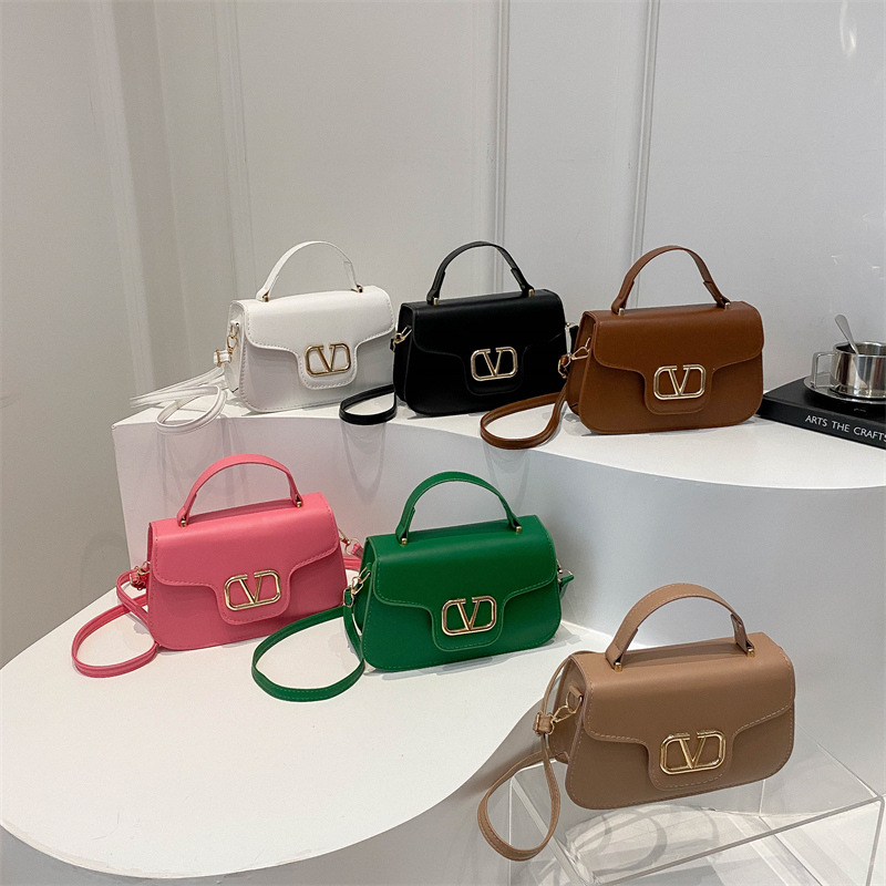 Textura de alta calidad Cadena de gas extranjero Bolso de locomotora de charol Mujer 2024 Nuevo nicho Bolso cuadrado pequeño de mensajero de un solo hombro