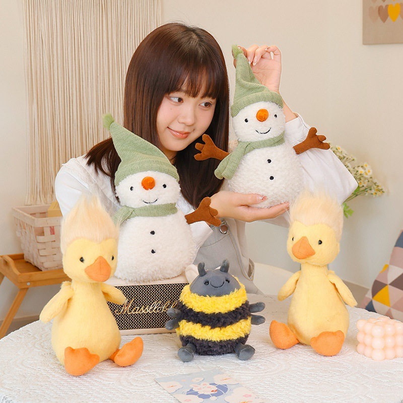 雲のミツバチのぬいぐるみのぬいぐるみの黒い雲の包みのペンダントの雪だるまのぬいぐるみは祝日のプレゼントに付き添います。|undefined
