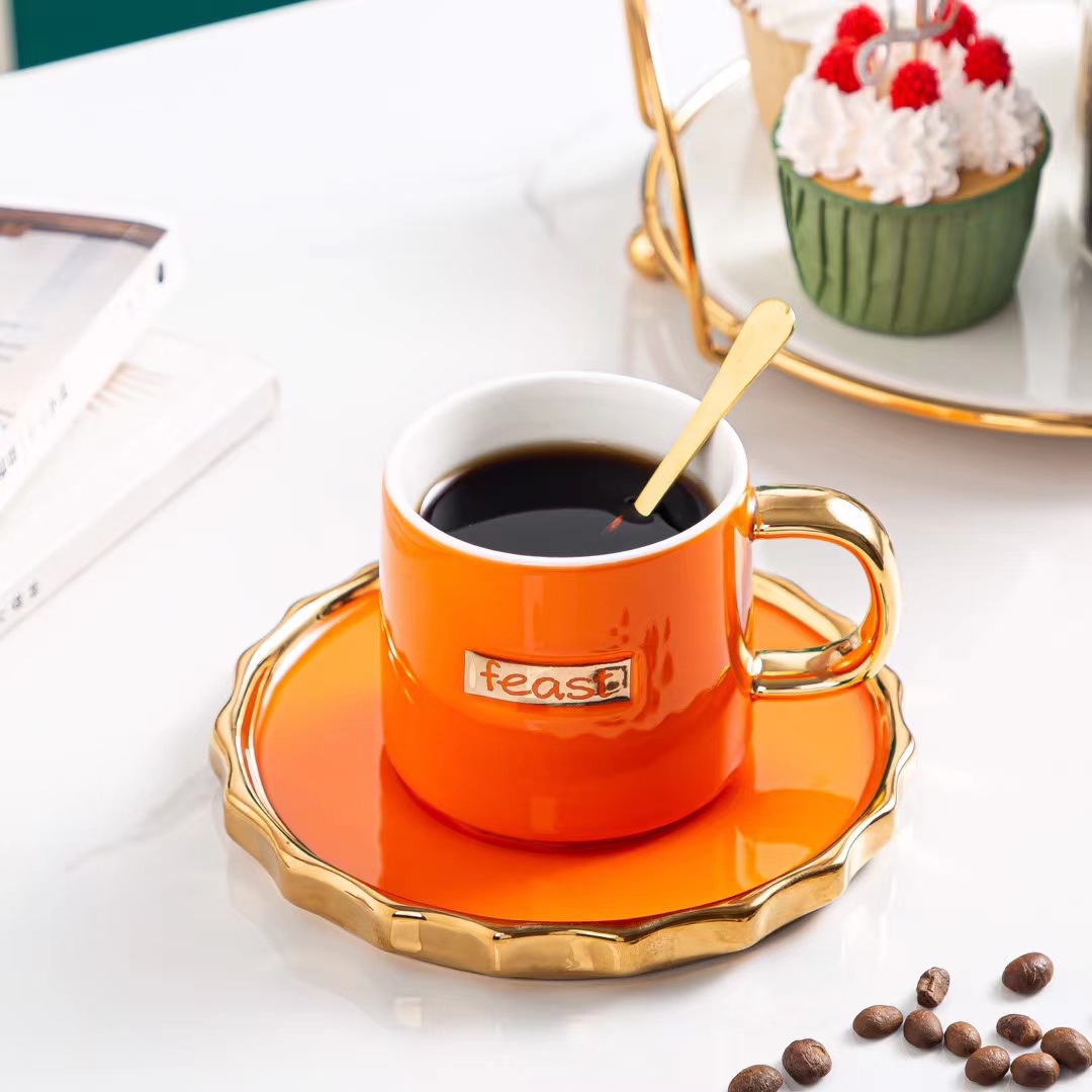 Estilo nórdico de cerámica chapado en oro taza de café y platillo traje regalo taza de té de la tarde taza de bebida personalizada taza de oficina