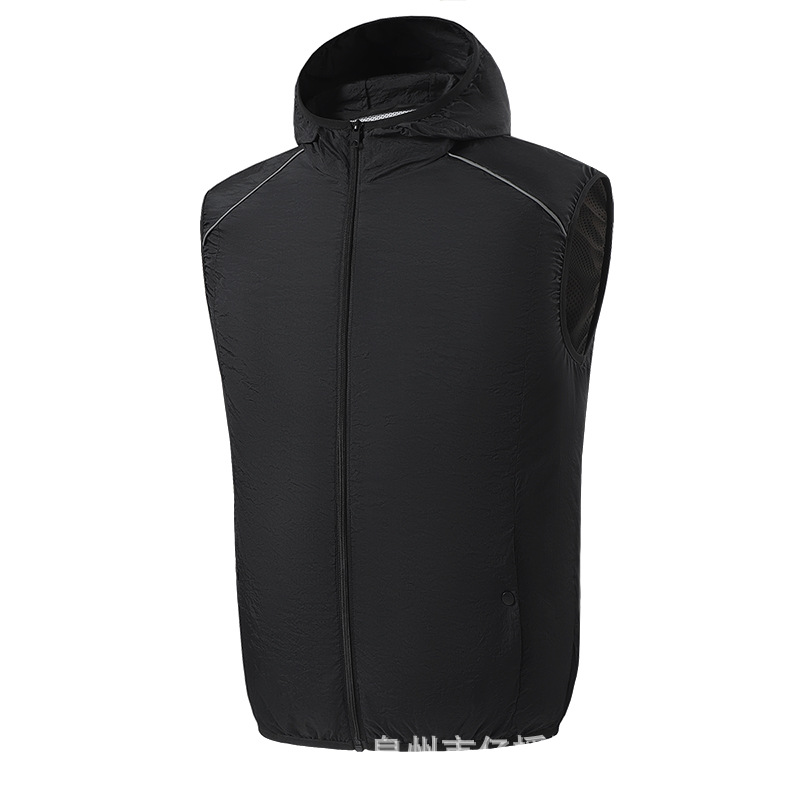 가슴 부분의 검정색 형광 스트립 디자인