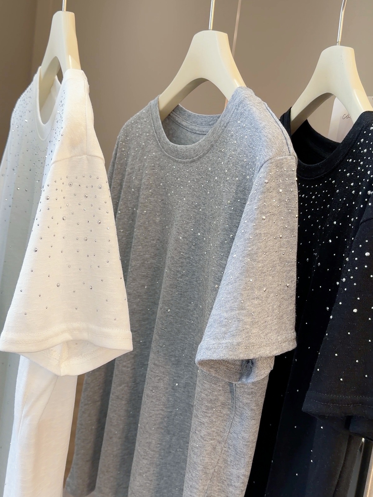 Women's Heavy Duty Rhinestone Round Neck Short Sleeve T-Shirt Loose Fit Slimming Summer Fashion Top Unique Style Versatile_ecoleips.com