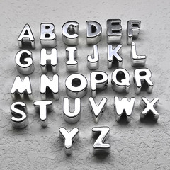 UVメッキシルバーアクリル文字数字カジュアルシューズバックル携帯電話チェーンビーズDIY手作りバッグ飾り卸売