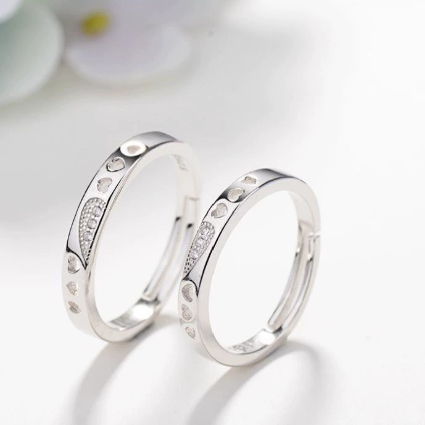 Чистая белая медная пара в форме сердца