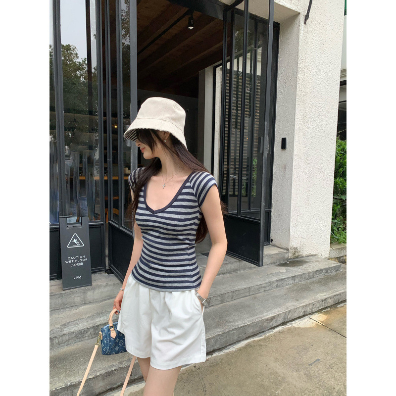 Korean-Style Ins-Style Slim-Fit Striped V-Neck Short-Sleeve T-Shirt for Women, Summer 2026 New Model, Super Stylish Short Top