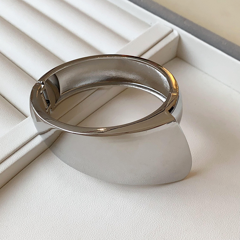 冷たい風のシンプルな金属の格子縞のブレスレット欧米の越境する新型の手環の小さい大衆のファッションの高級感の手飾りの卸売り|undefined