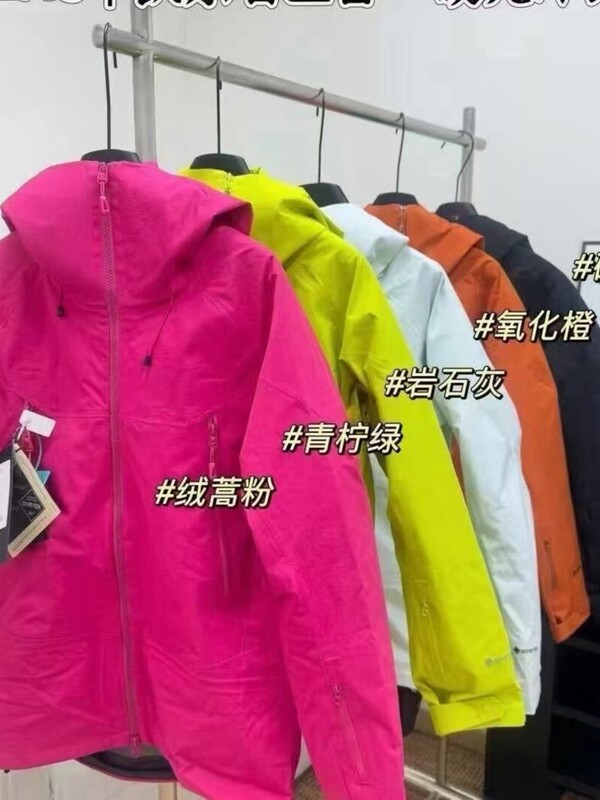 太阳石montx春秋季情侣运动登山连帽拉链全压胶冲锋衣男轻量防水|undefined