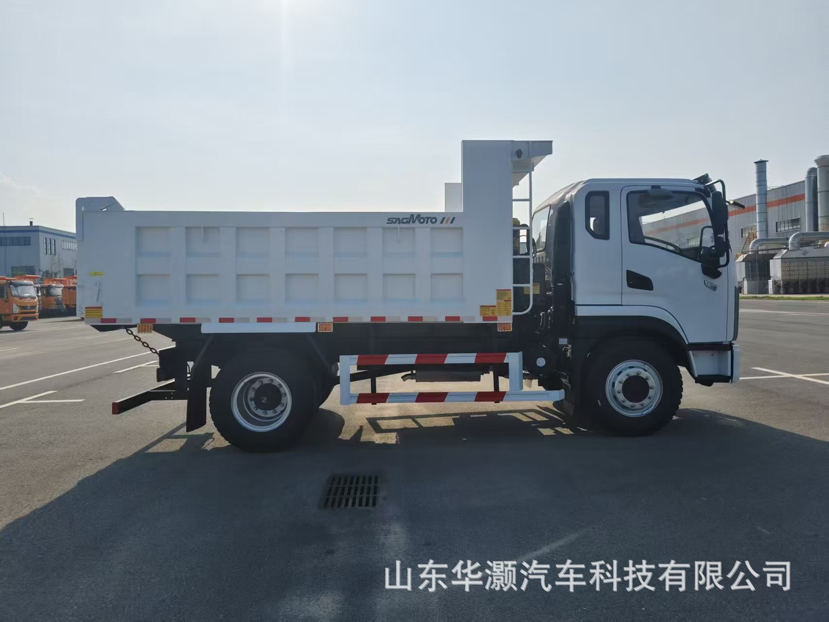SHACMAN Cross-Border Version X9 Series 4x2 Medium-Duty Dump Truck, Construction Soil Tipper Truck, Supports Left and Right Steering