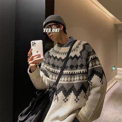 香港風のセーターの男性はゆったりしています。