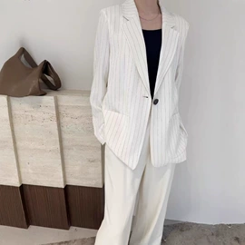 女式毛呢外套;小西装;女式马甲