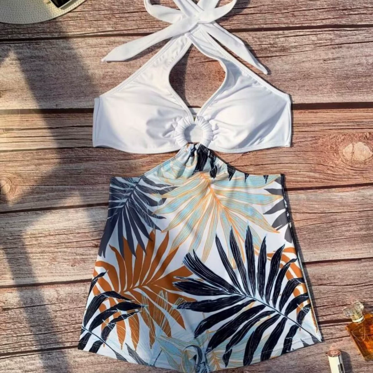 Сплошная мода в купальнике