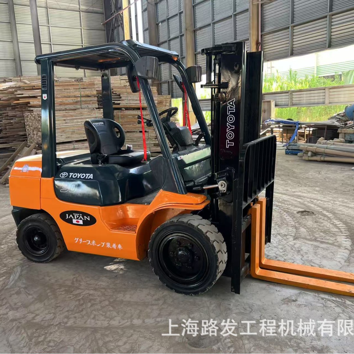 Toyota 90% nuevo 3 toneladas de carretilla elevadora de combustión interna con neumáticos sólidos, buena condición de soporte de exportación de calidad confiable