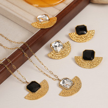 新款复古轻奢风扇形褶皱钛钢镀18K金镶亚克力项链耳环套装饰品女