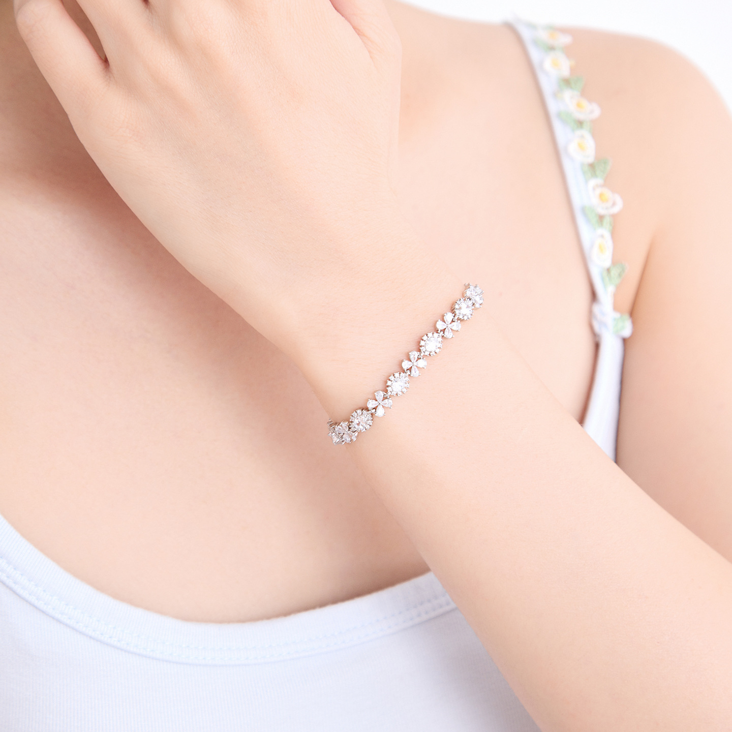 Pulsera de Gemas Artificiales de Aleación de Cobre Chapado en Blanco para Mujer