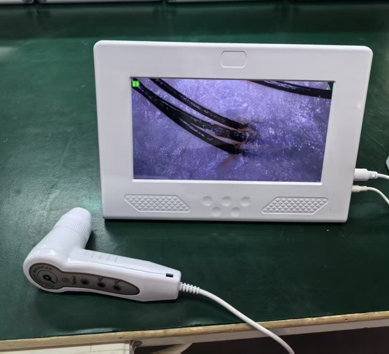 ９inch 태블릿 모델(충전식)에는 렌즈 2개가 장착되어 있습니다.